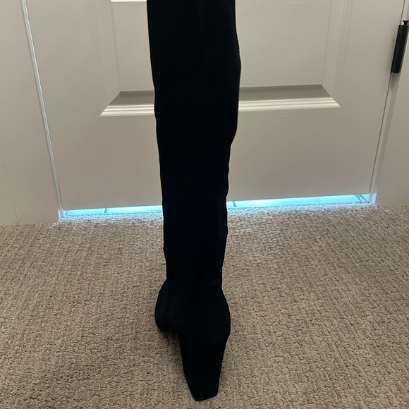 Women's size 9 black suede knee high boots. Worn once like new - Picture 4 of 9